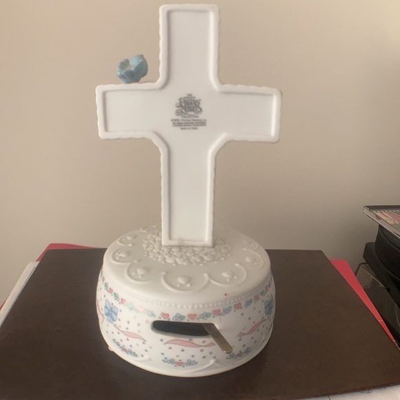 Vintage 1992 Precious Moments musical cross by Enesco. - Picture 5 of 7